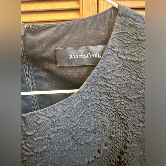 Marisfrolg size 40 (US 8-10) black textured brocade dress - Picture 5 of 8